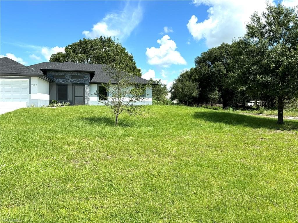 7572 9th TER LABELLE, FL 33935