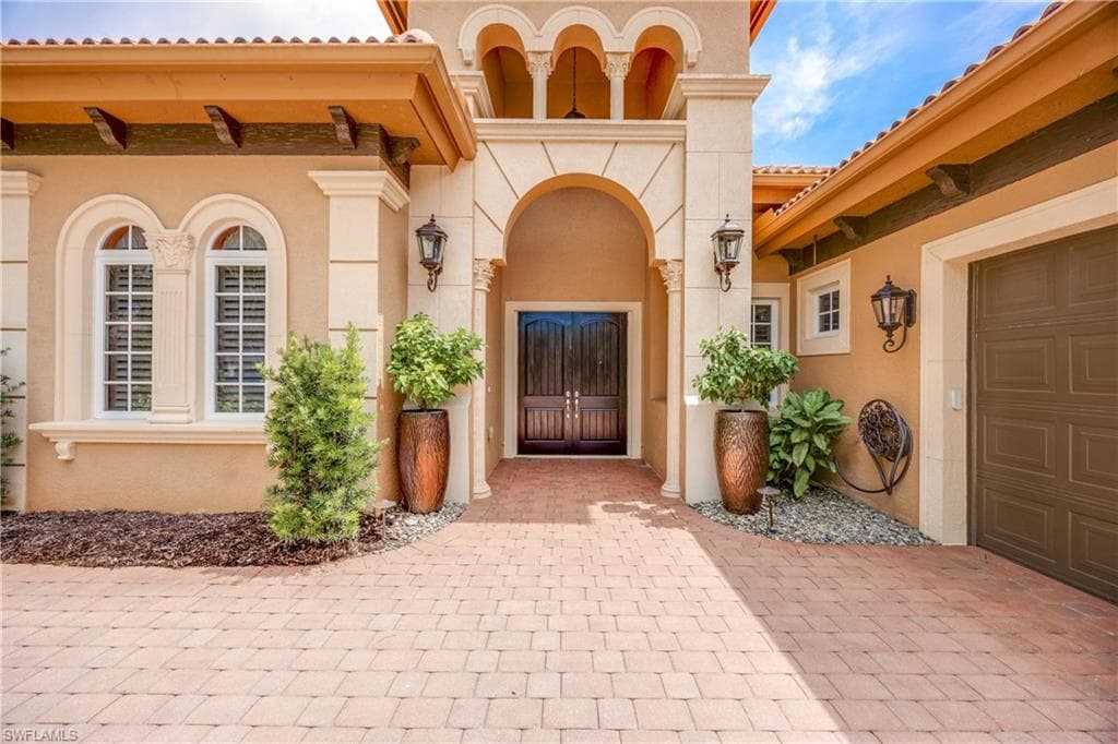 8906 Shenendoah CIR NAPLES, FL 34113