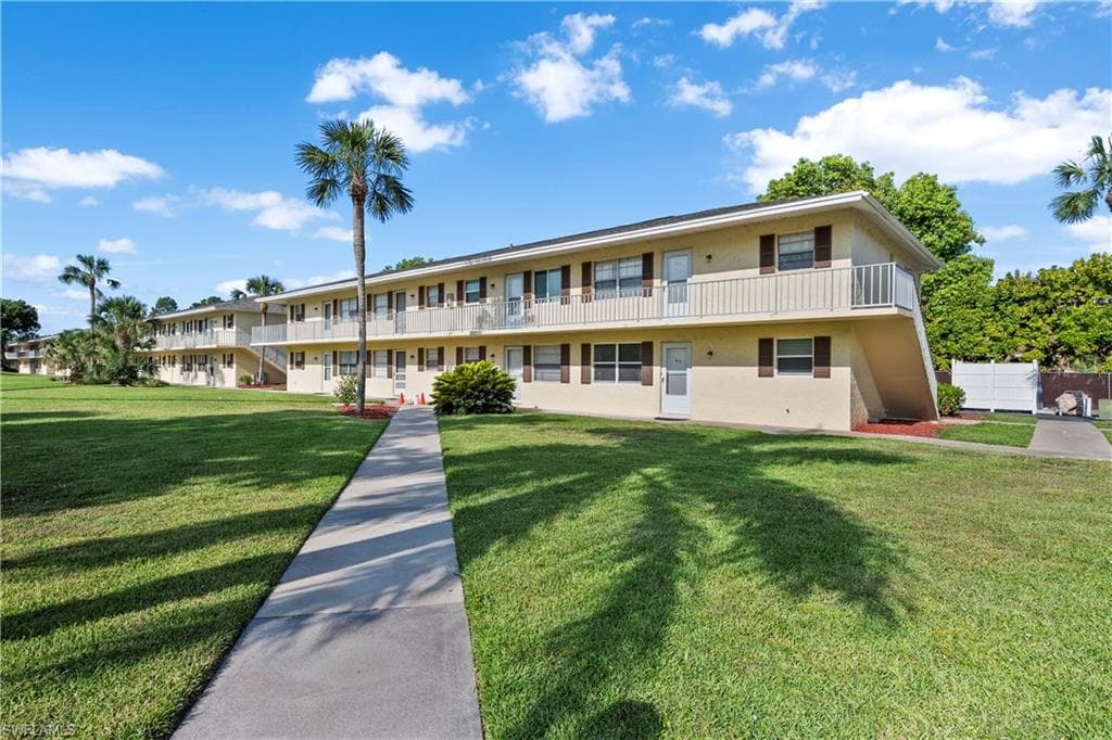 3325 Airport RD N R4 NAPLES, FL 34105