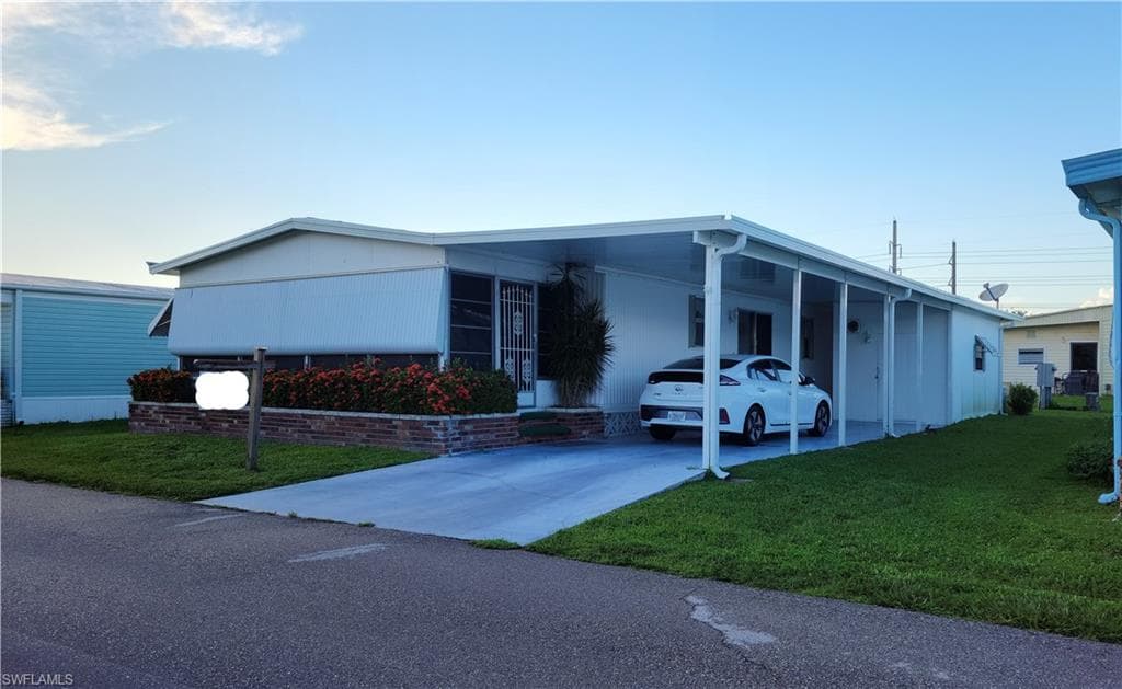 559 Plaza Del Sol NORTH FORT MYERS, FL 33993