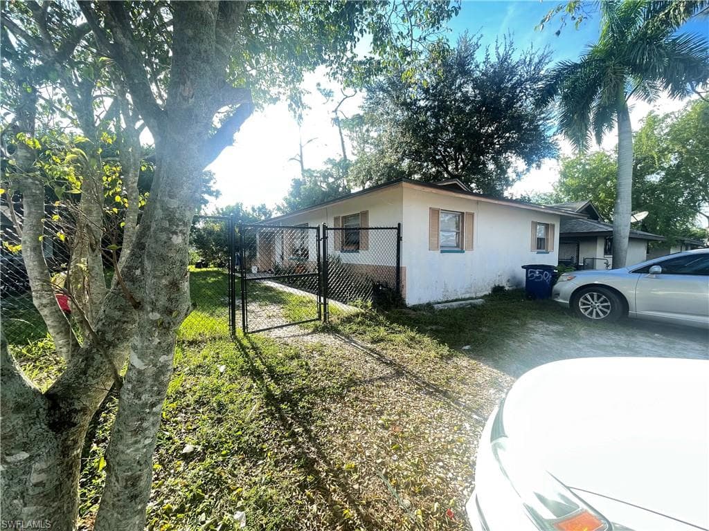 5508-5514 8th AVE FORT MYERS, FL 33907