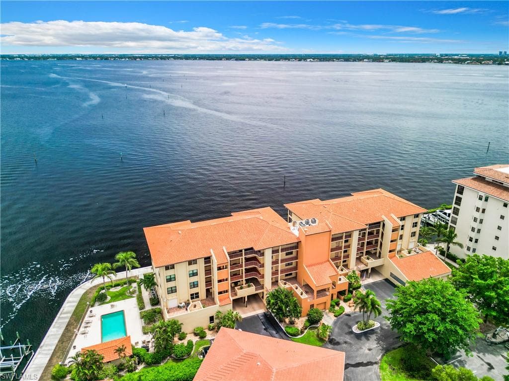 4015 SE 20th PL 305 CAPE CORAL, FL 33904