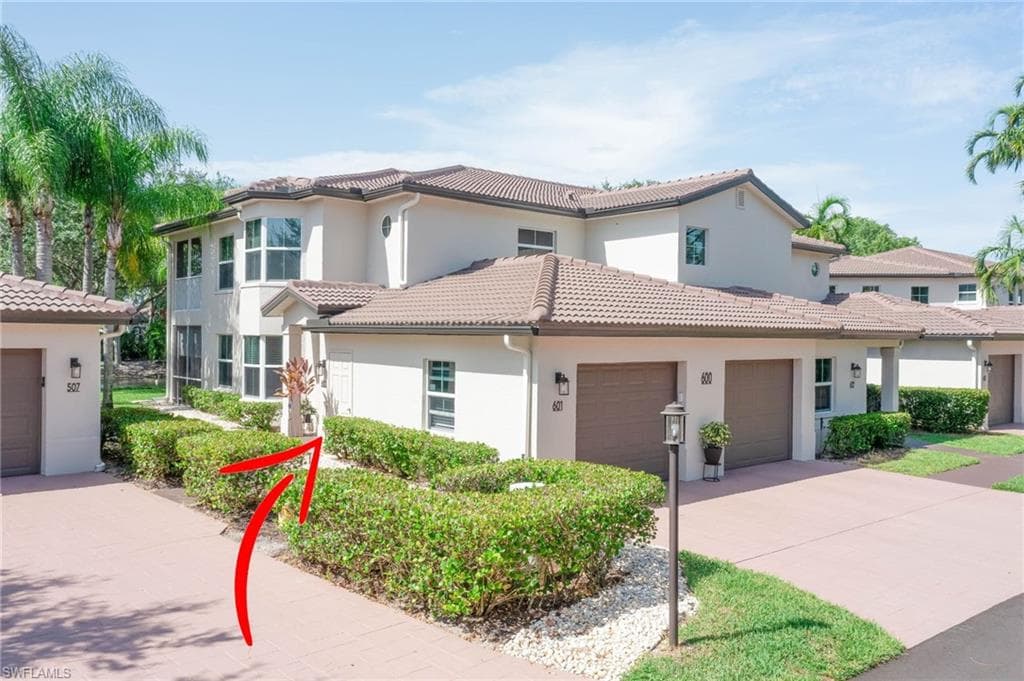 600 Diamond CIR 601 NAPLES, FL 34110
