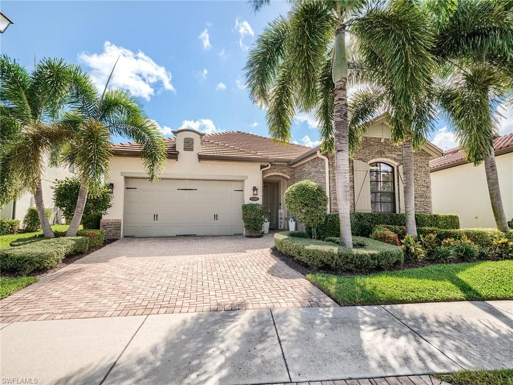 9290 Shadow Oak LN NAPLES, FL 34120