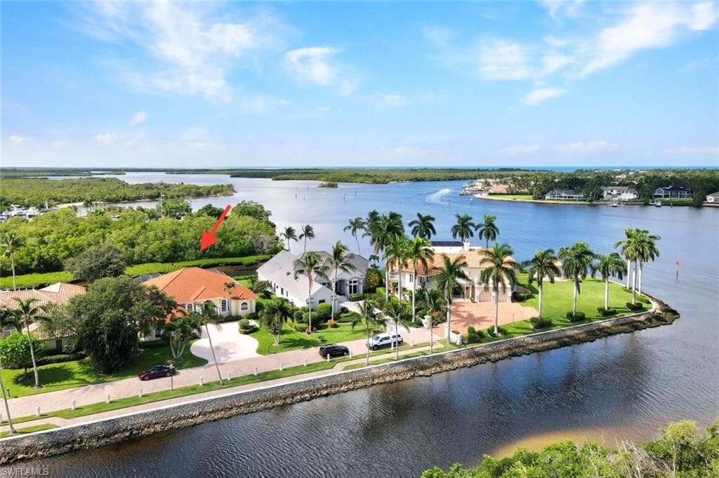 1390 Gulfstar DR S NAPLES, FL 34112