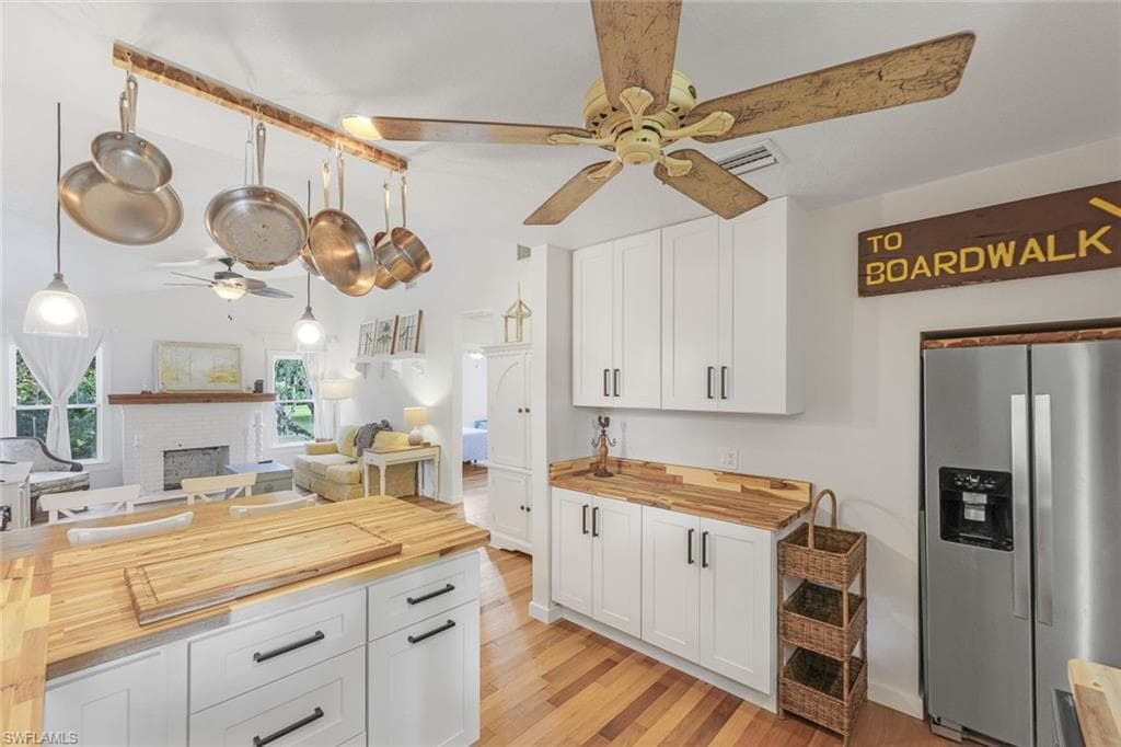 27131 Riverside DR 131/135 BONITA SPRINGS, FL 34135