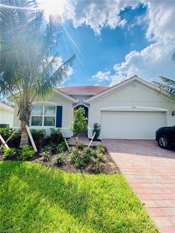 3076 Royal gardens AVE FORT MYERS, FL 33016