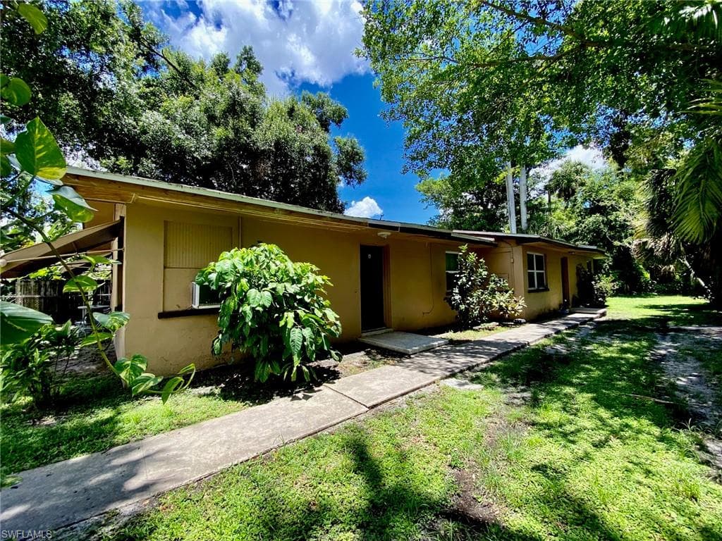 2219 Jackson ST FORT MYERS, FL 33901