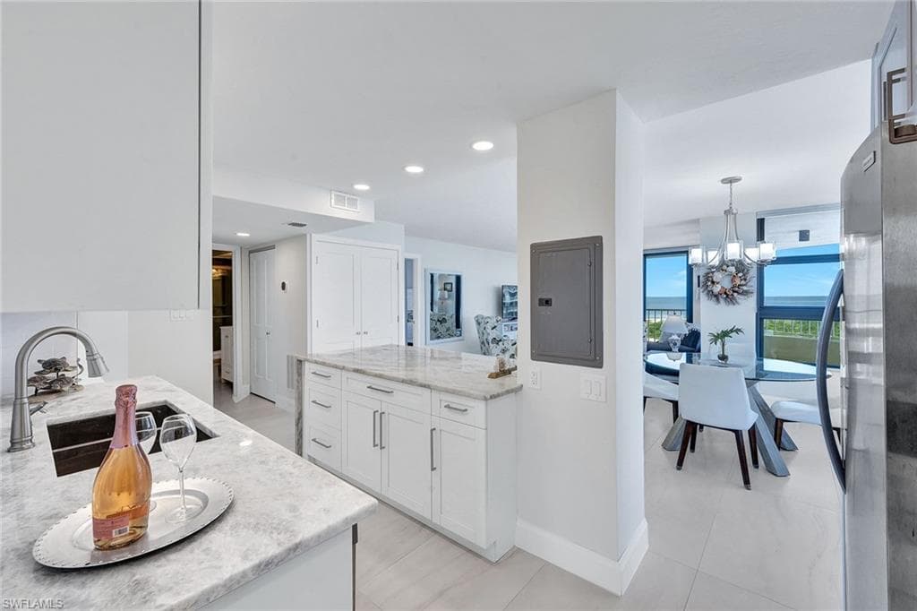 260 Seaview CT 1103 MARCO ISLAND, FL 34145