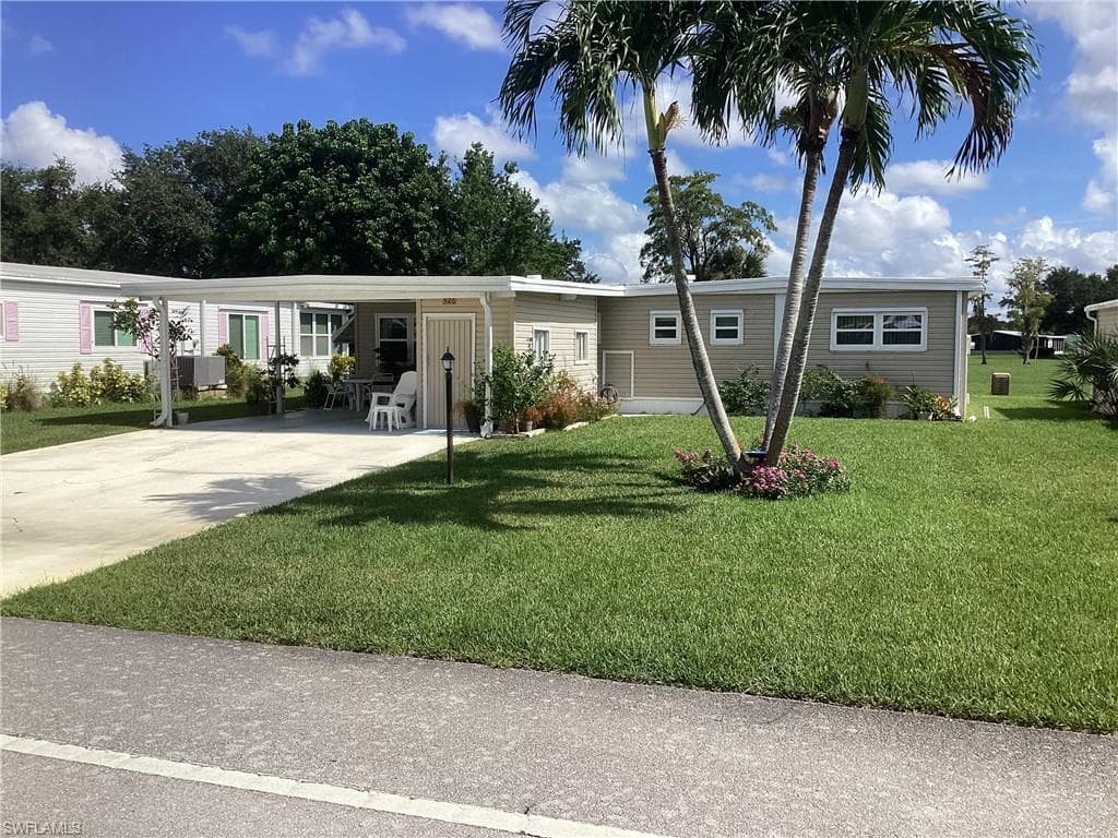 526 Charlemagne BLVD NAPLES, FL 34112