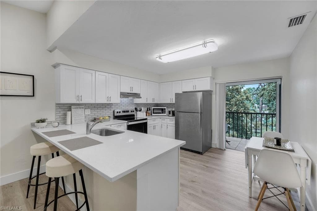 815 Victoria DR 207 CAPE CORAL, FL 33904