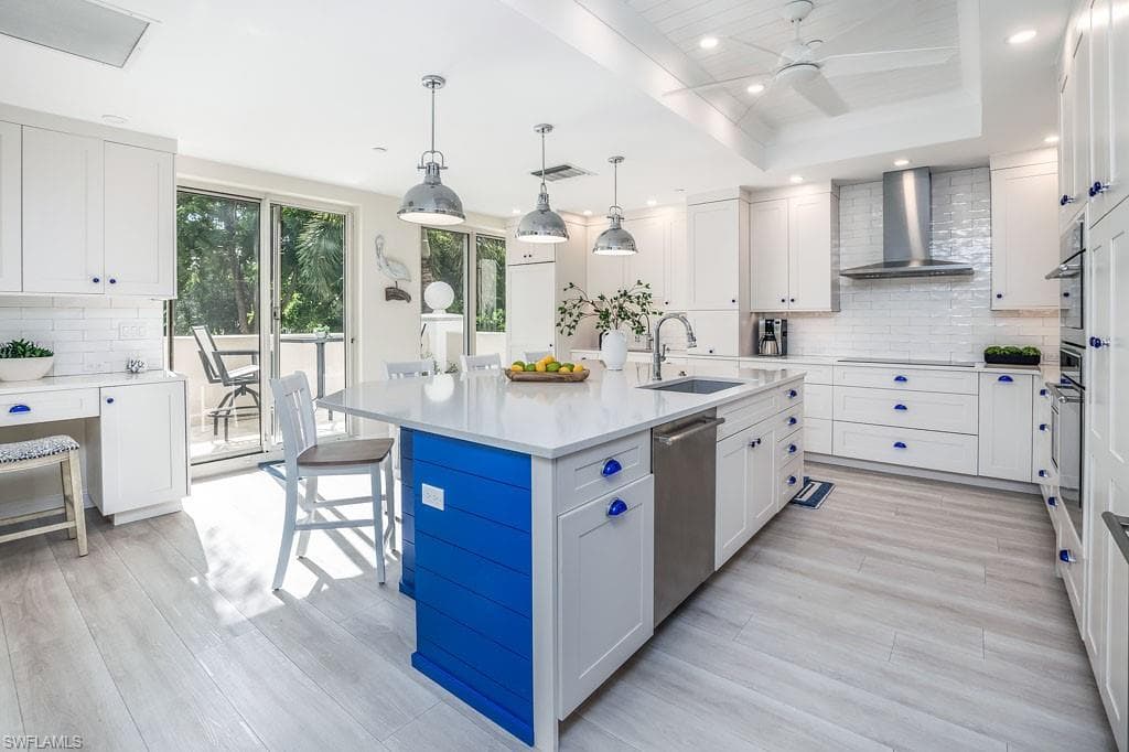 7049 Pelican Bay BLVD V3 NAPLES, FL 34108