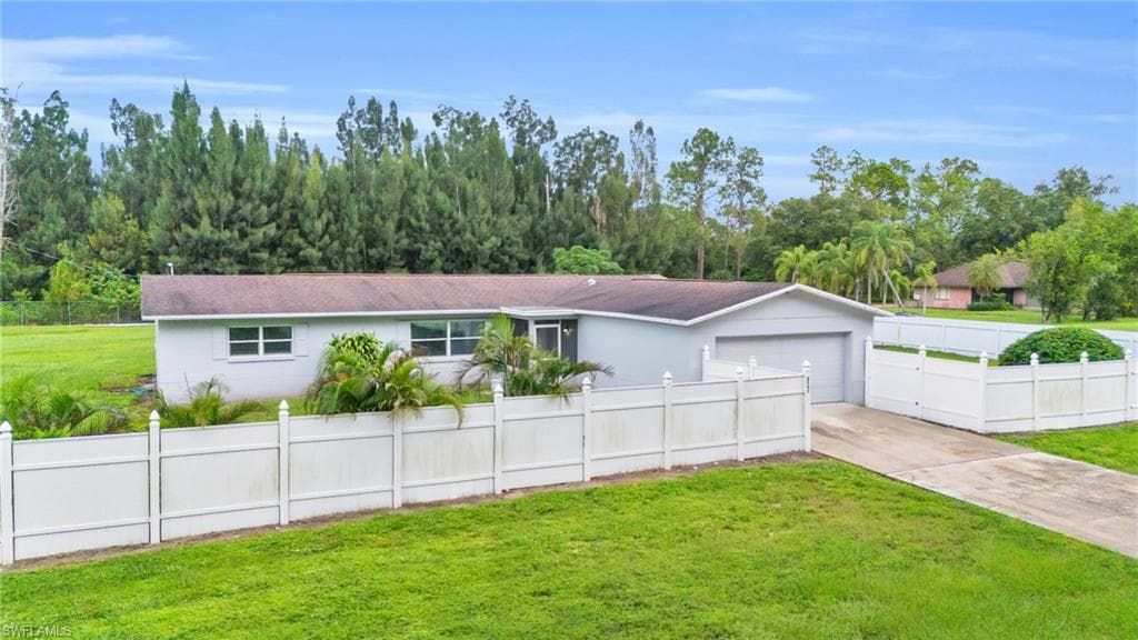 2507 14th ST LEHIGH ACRES, FL 33972