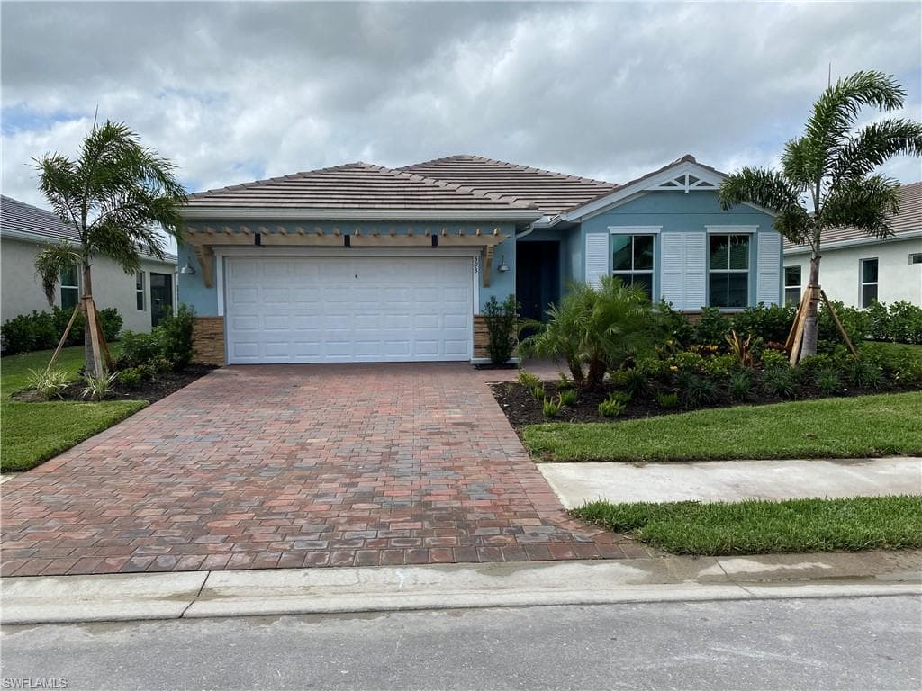 393 Deauville LOOP NAPLES, FL 34114