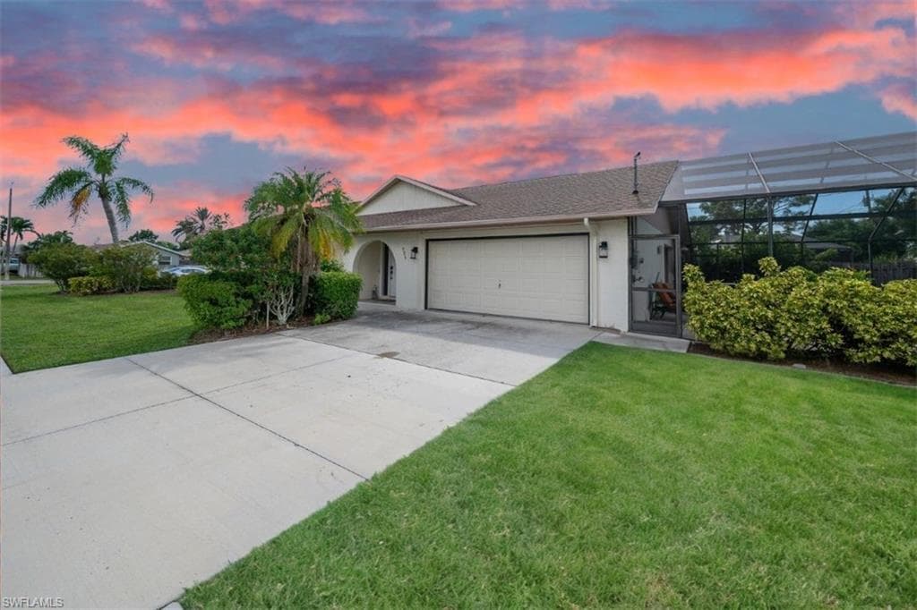595 109th AVE N NAPLES, FL 34108