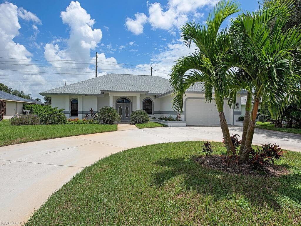 2493 Kings Lake BLVD NAPLES, FL 34112