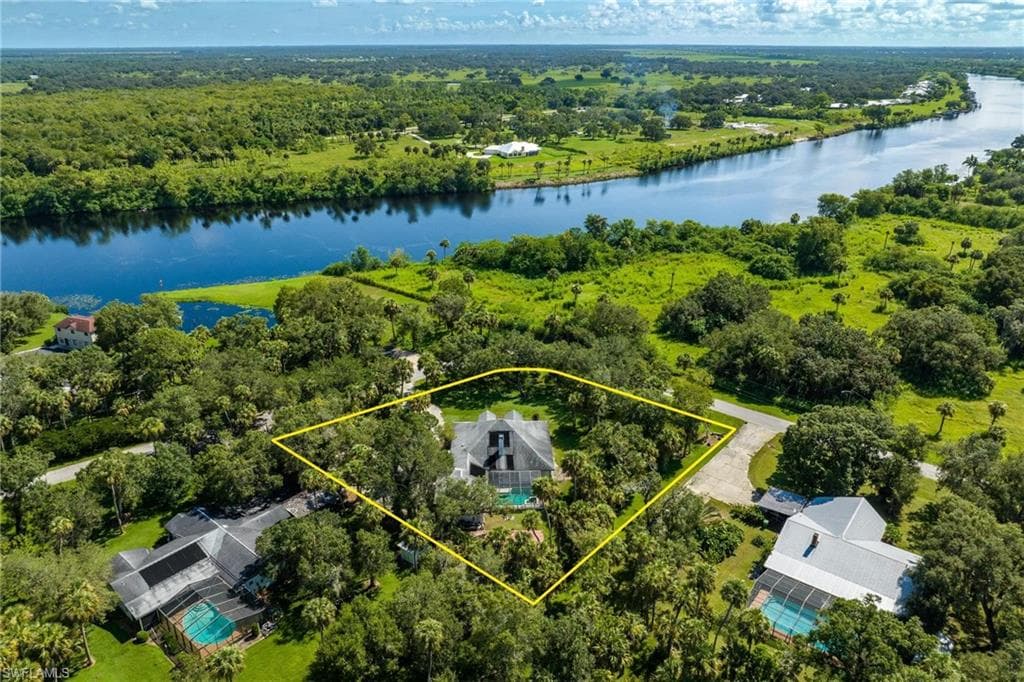 865 Fort Thompson AVE LABELLE, FL 33935