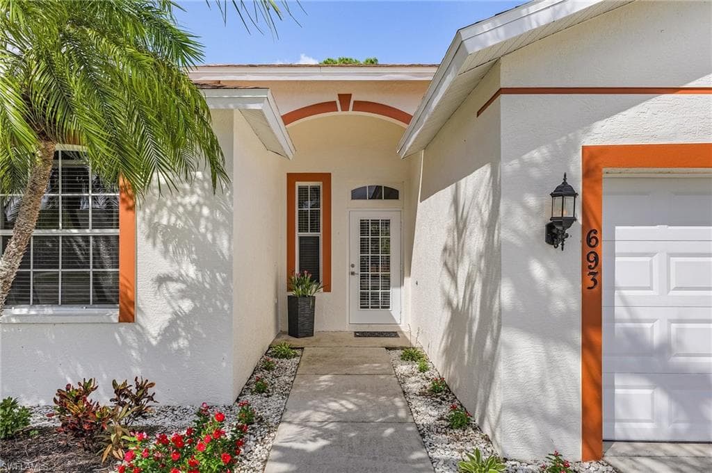 693 Crossfield CIR NAPLES, FL 34104