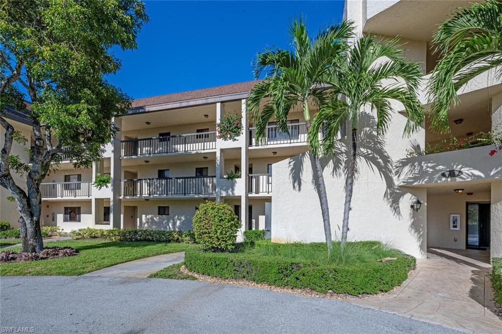 413 Augusta BLVD 302 NAPLES, FL 34113