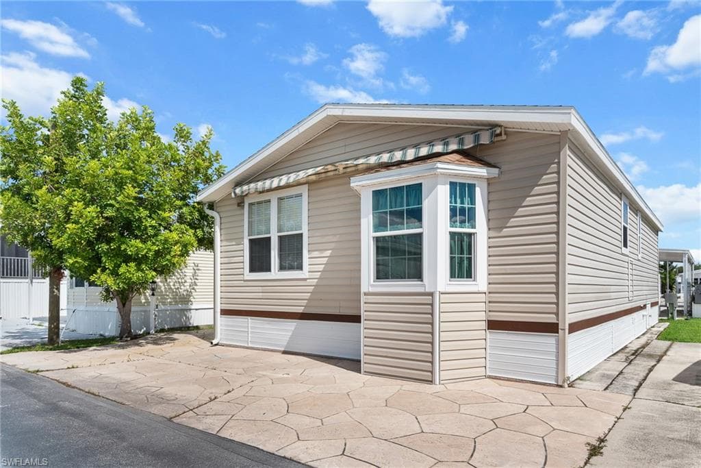 11072 Sunglow LN FORT MYERS, FL 33908