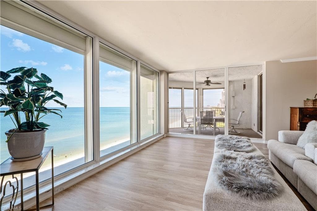 4051 Gulf Shore BLVD N 902 NAPLES, FL 34103