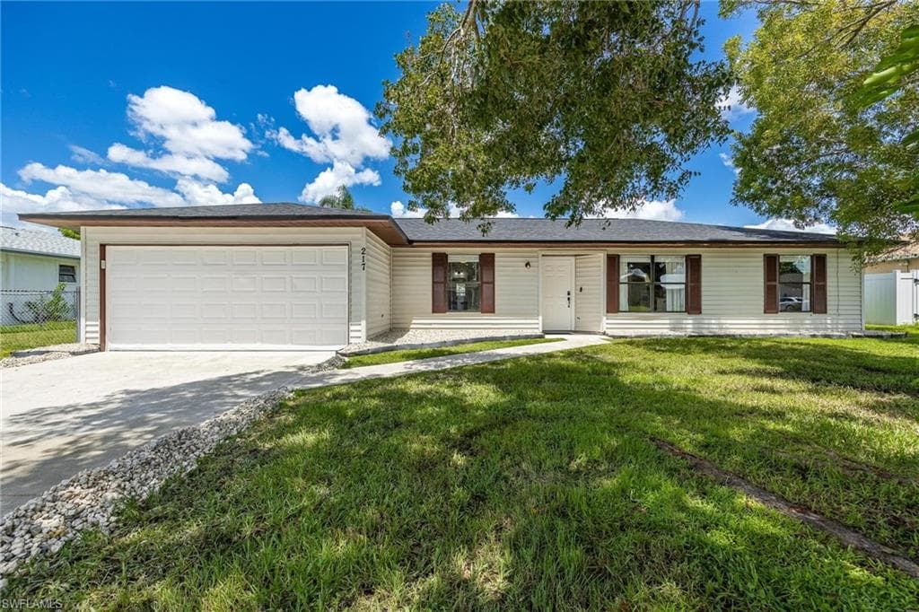 217 SW 34th TER CAPE CORAL, FL 33914