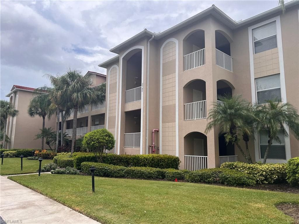 2740 Cypress Trace CIR 2724 NAPLES, FL 34119
