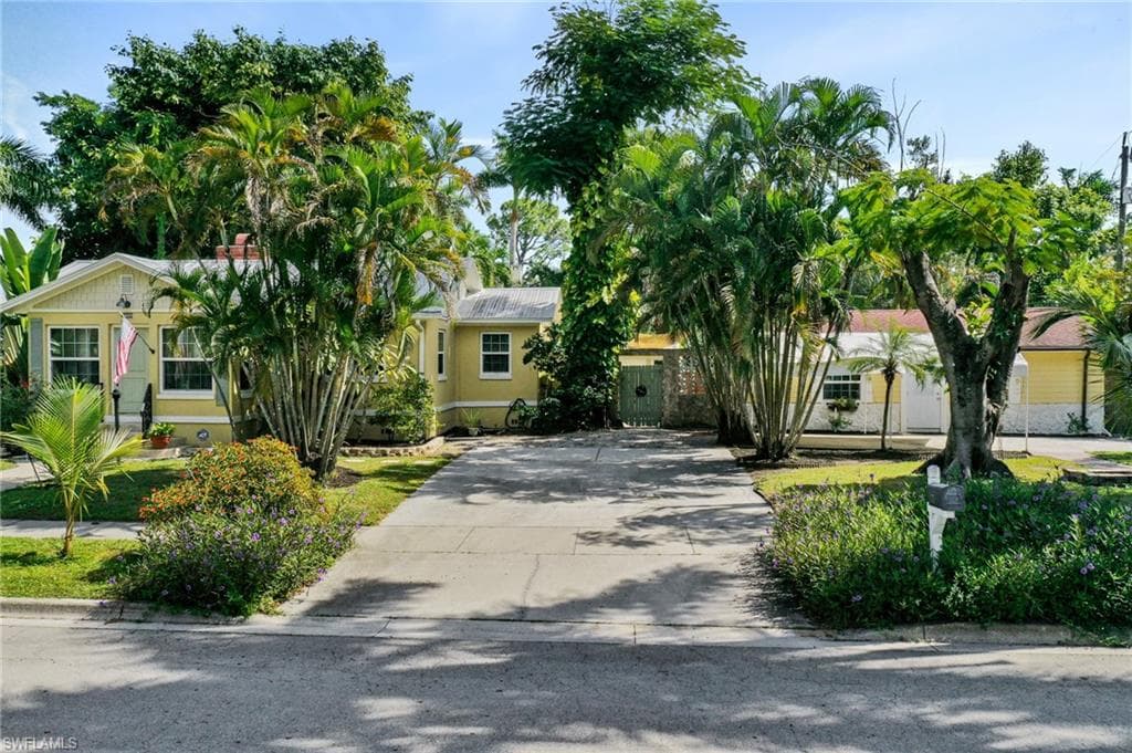 1573 Cranford AVE FORT MYERS, FL 33916