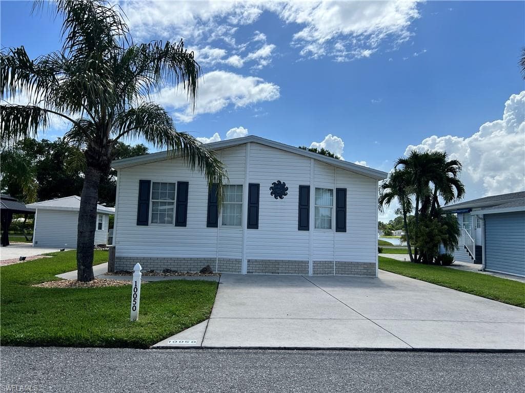 10050 Parkwood DR FORT MYERS, FL 33905