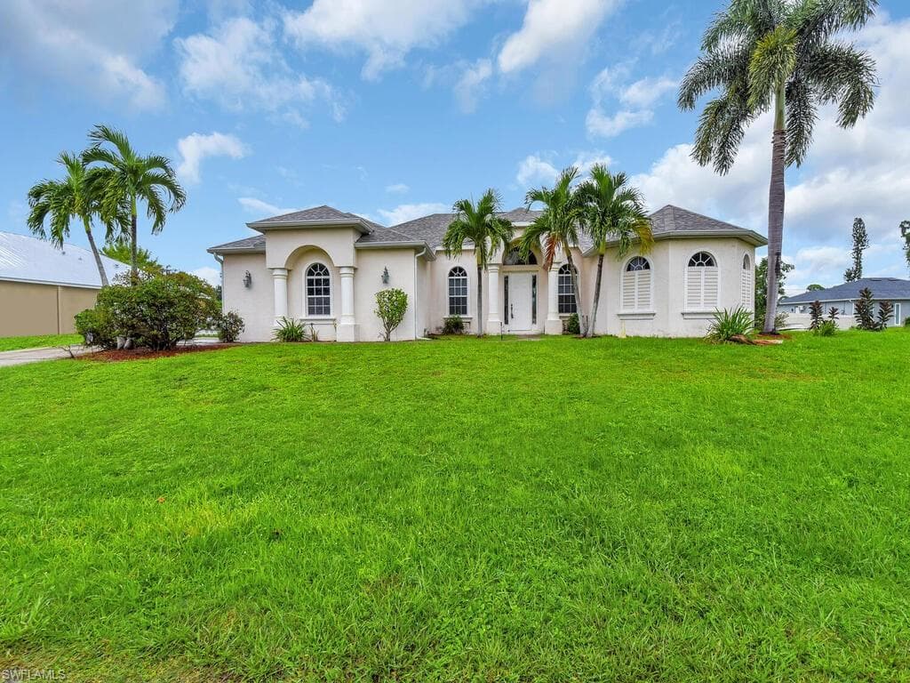 8123 Sandpiper RD FORT MYERS, FL 33967
