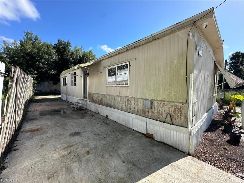 218 Santa Barbara ST NORTH FORT MYERS, FL 33903