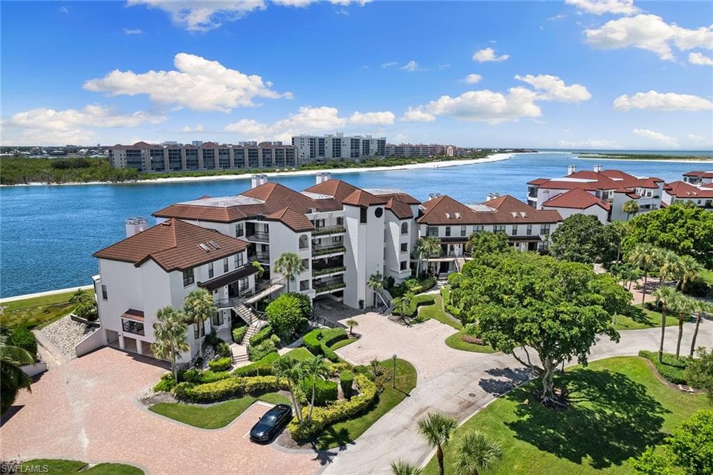 221 La Peninsula BLVD 221 NAPLES, FL 34113