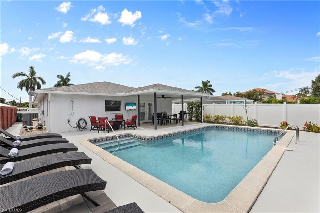 683 94th AVE N NAPLES, FL 34108