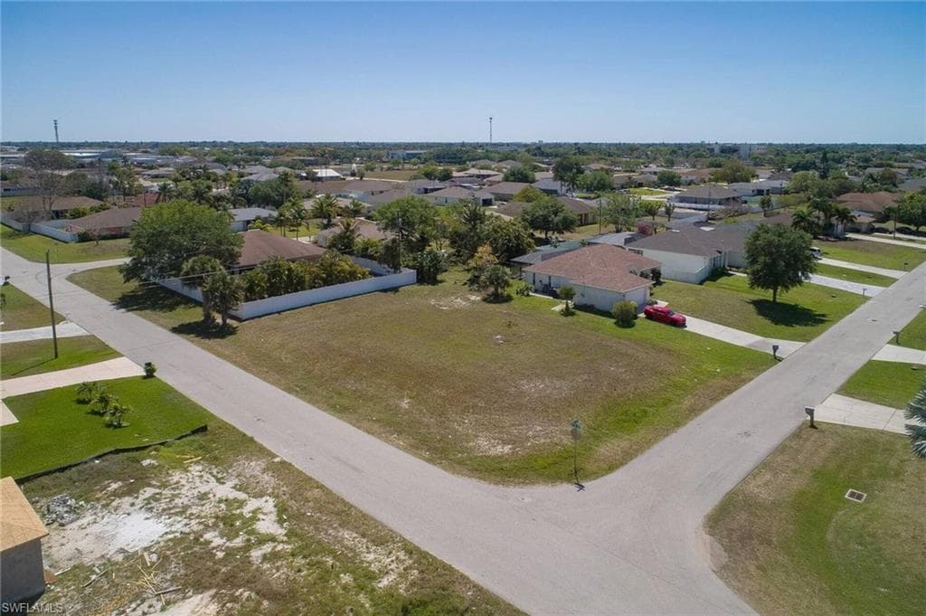 817 SE 5th PL CAPE CORAL, FL 33990