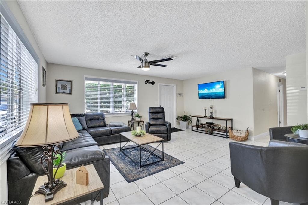 1027 Coconut CIR W NAPLES, FL 34104