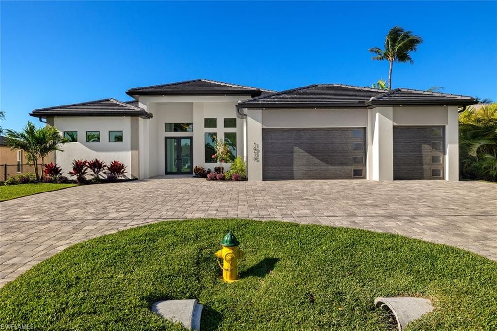 1915 Everest PKWY CAPE CORAL, FL 33904