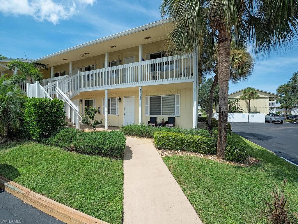 4629 Bayshore DR J8 NAPLES, FL 34112