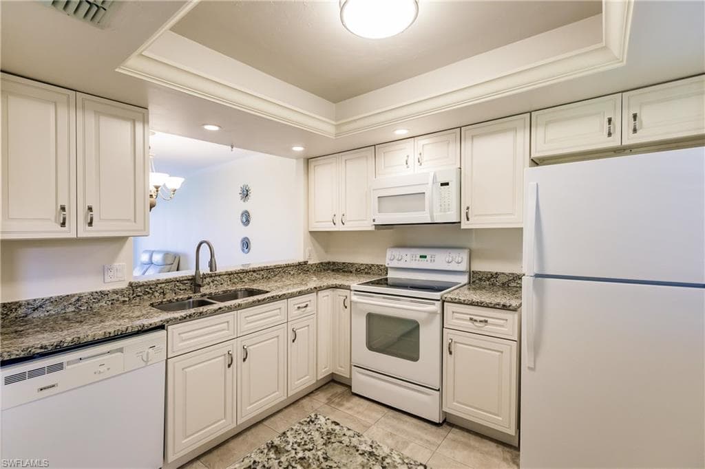 8715 Charter Club CIR 2 FORT MYERS, FL 33919