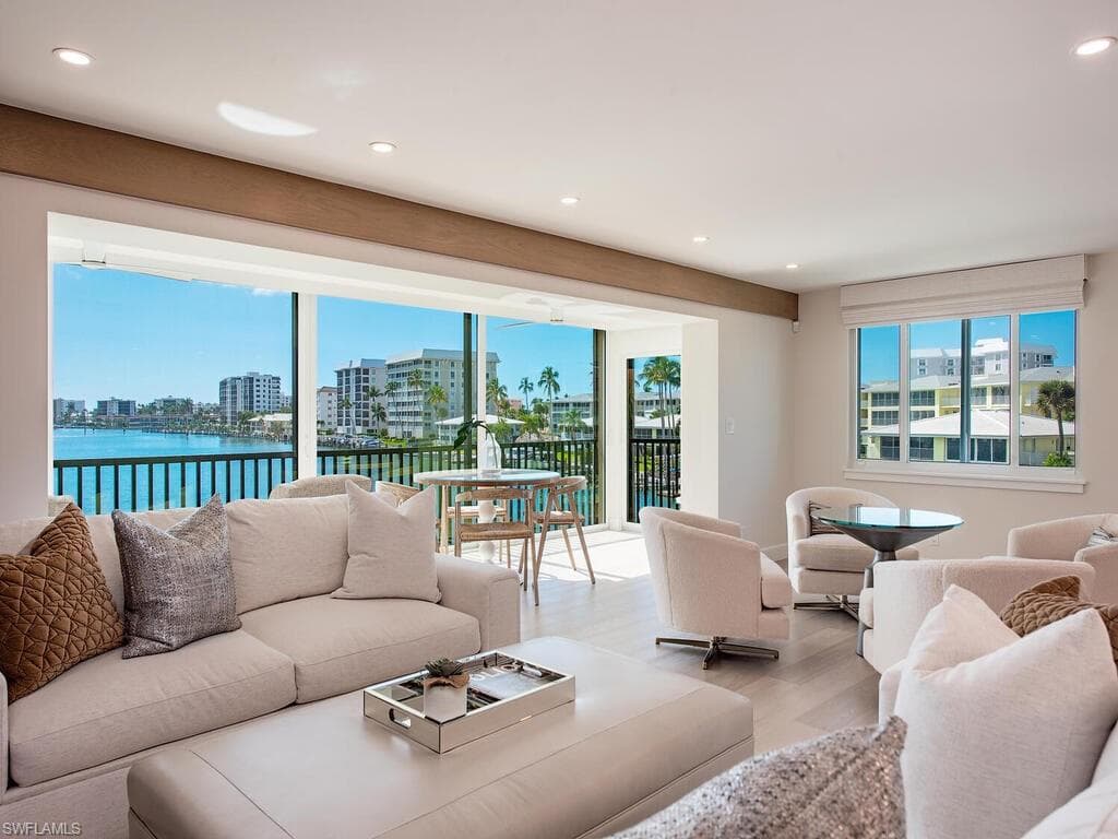 222 Harbour DR 311 NAPLES, FL 34103