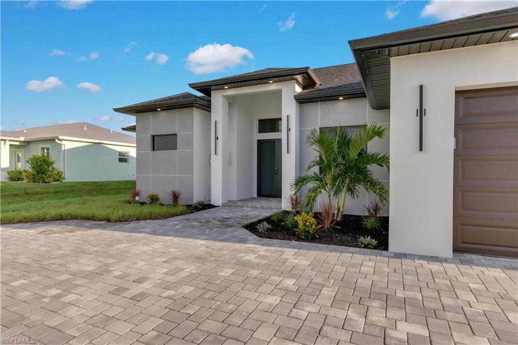 825 Embers PKWY W CAPE CORAL, FL 33993
