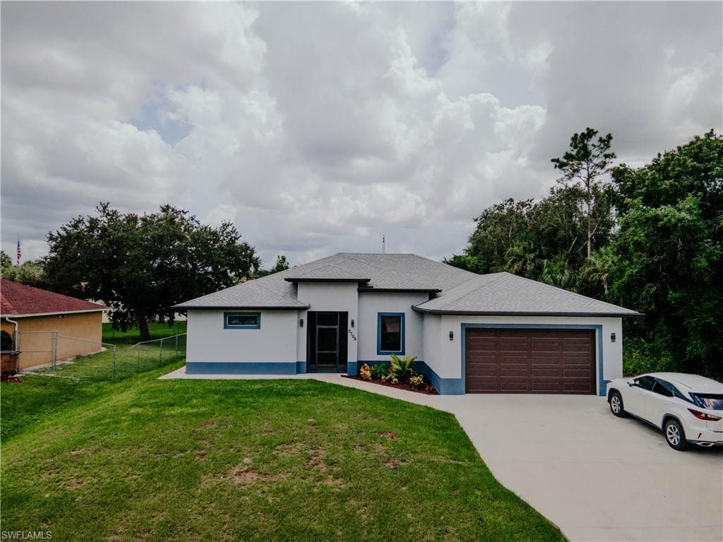 2709 6th ST W LEHIGH ACRES, FL 33971