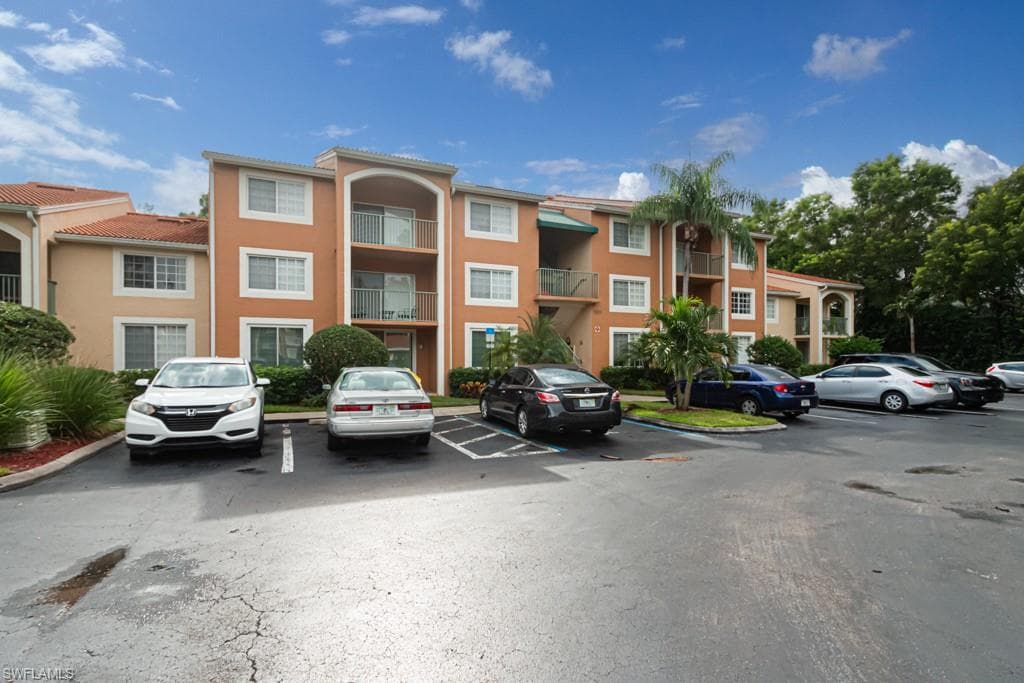 1280 Wildwood Lakes BLVD 108 NAPLES, FL 34104