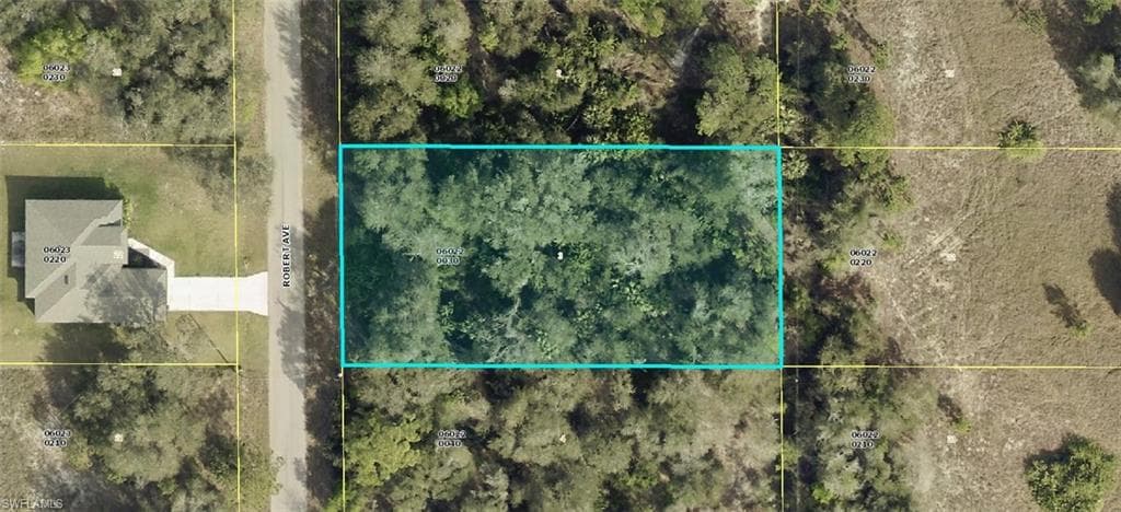 1718 Robert AVE LEHIGH ACRES, FL 33972