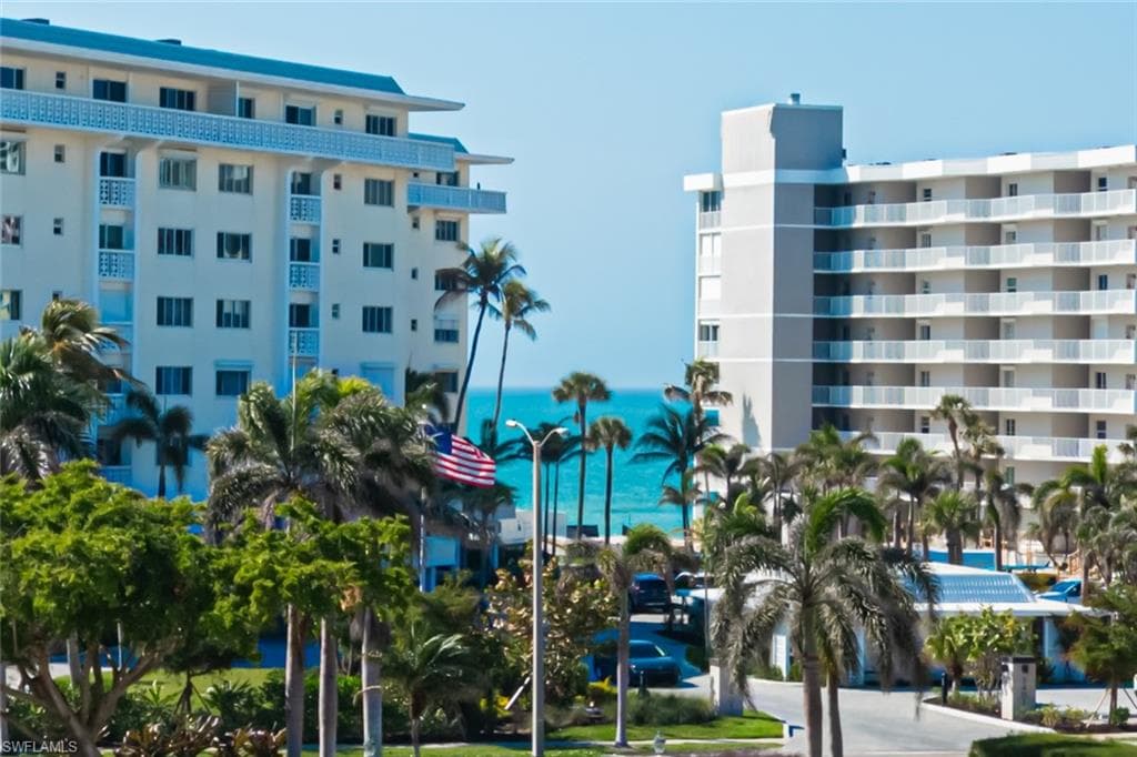 3410 Gulf Shore BLVD N 406 NAPLES, FL 34103