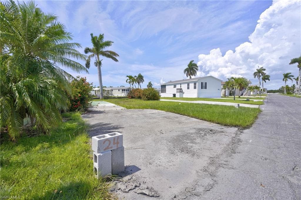 24 Doubloon WAY FORT MYERS BEACH, FL 33931