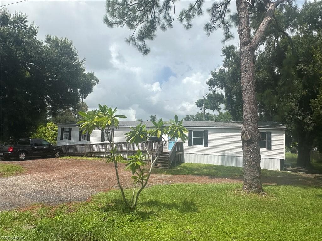 311 Whittier AVE NORTH FORT MYERS, FL 33917