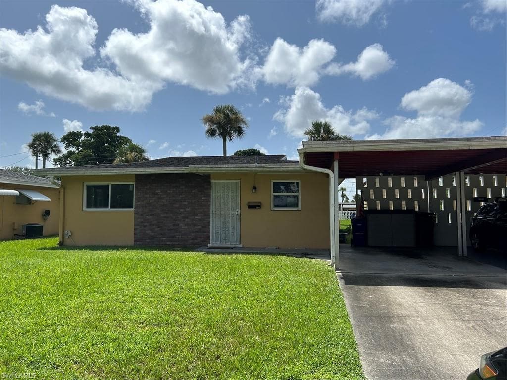 2204 E 6th ST LEHIGH ACRES, FL 33936