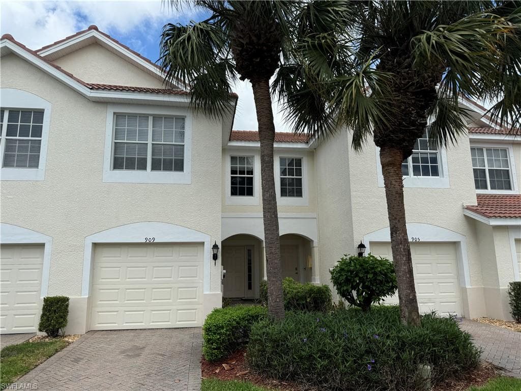 909 Hampton CIR 101 NAPLES, FL 34105