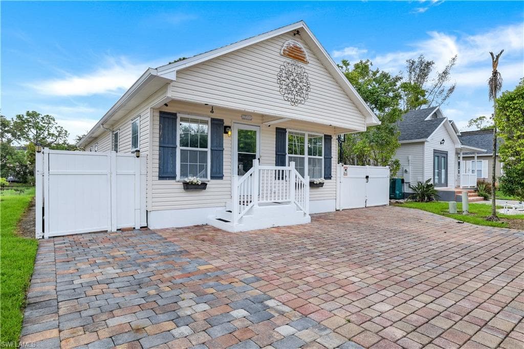 286 Leawood CIR NAPLES, FL 34104