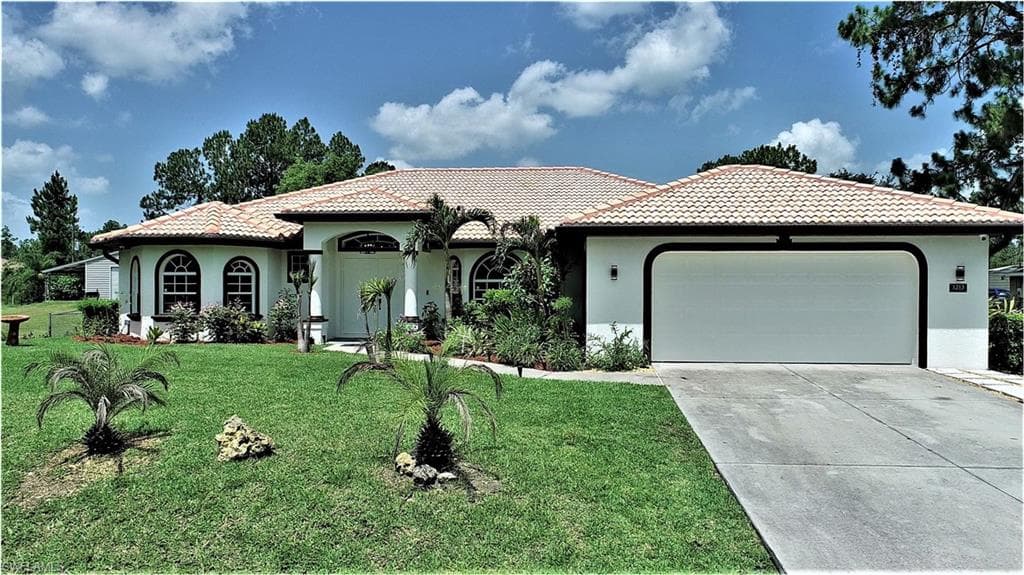 1213 Scott AVE LEHIGH ACRES, FL 33972